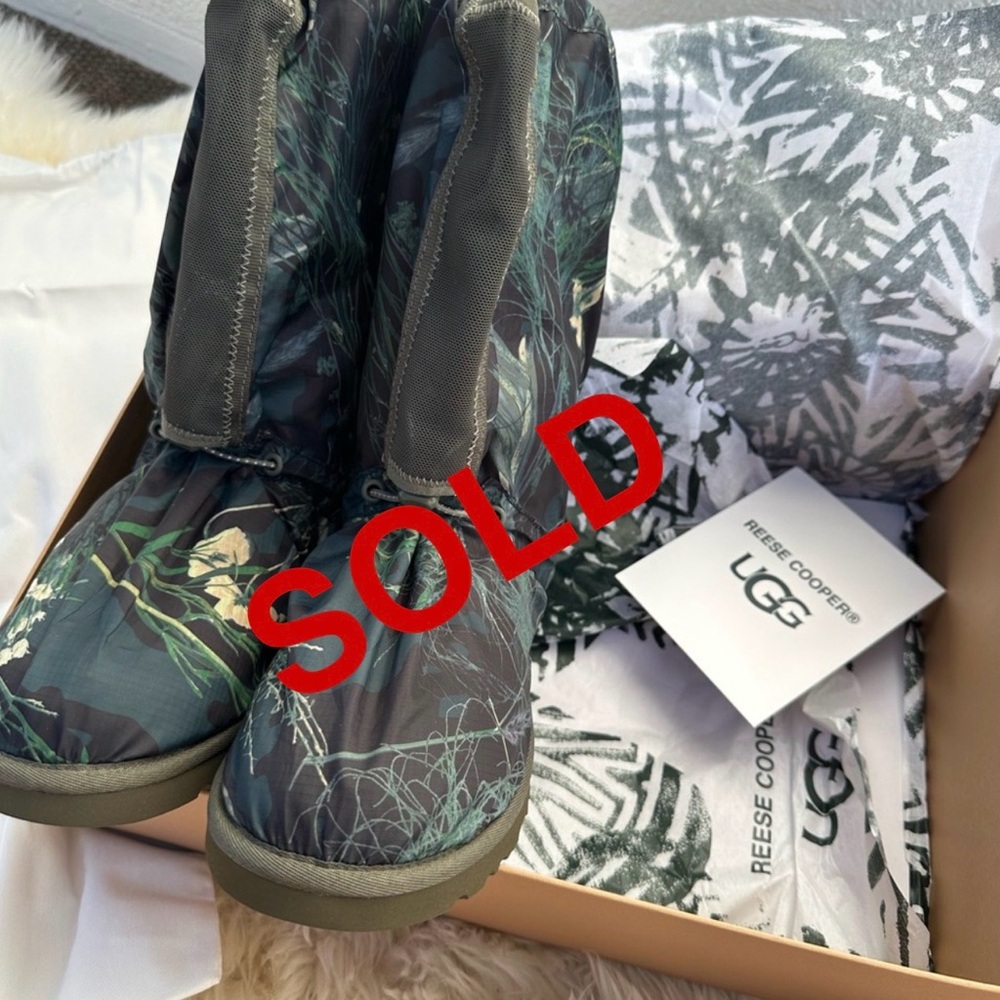 SOLD🌲UGG Reese Cooper Classic Mini Boots in Camo